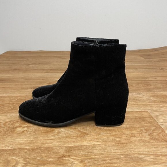 VANELI ZEDA BLACK VELVET BOOTS BOOTIES FLORAL WOMENS SIZE 8.5 MINIMALIST CLASSIC - Picture 2 of 10